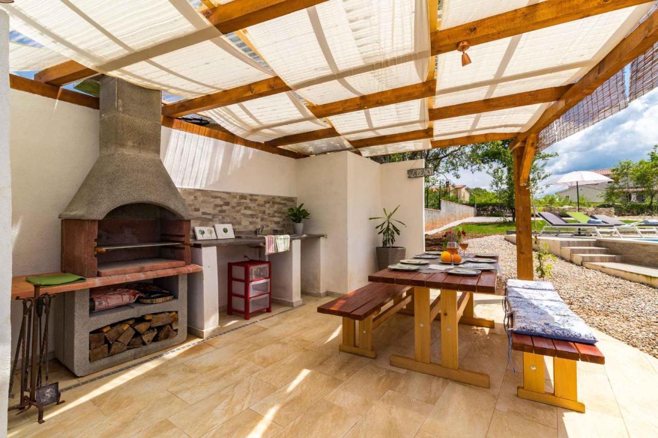 Holiday Home In Tinjan - Istrien 44359 ภายนอก รูปภาพ
